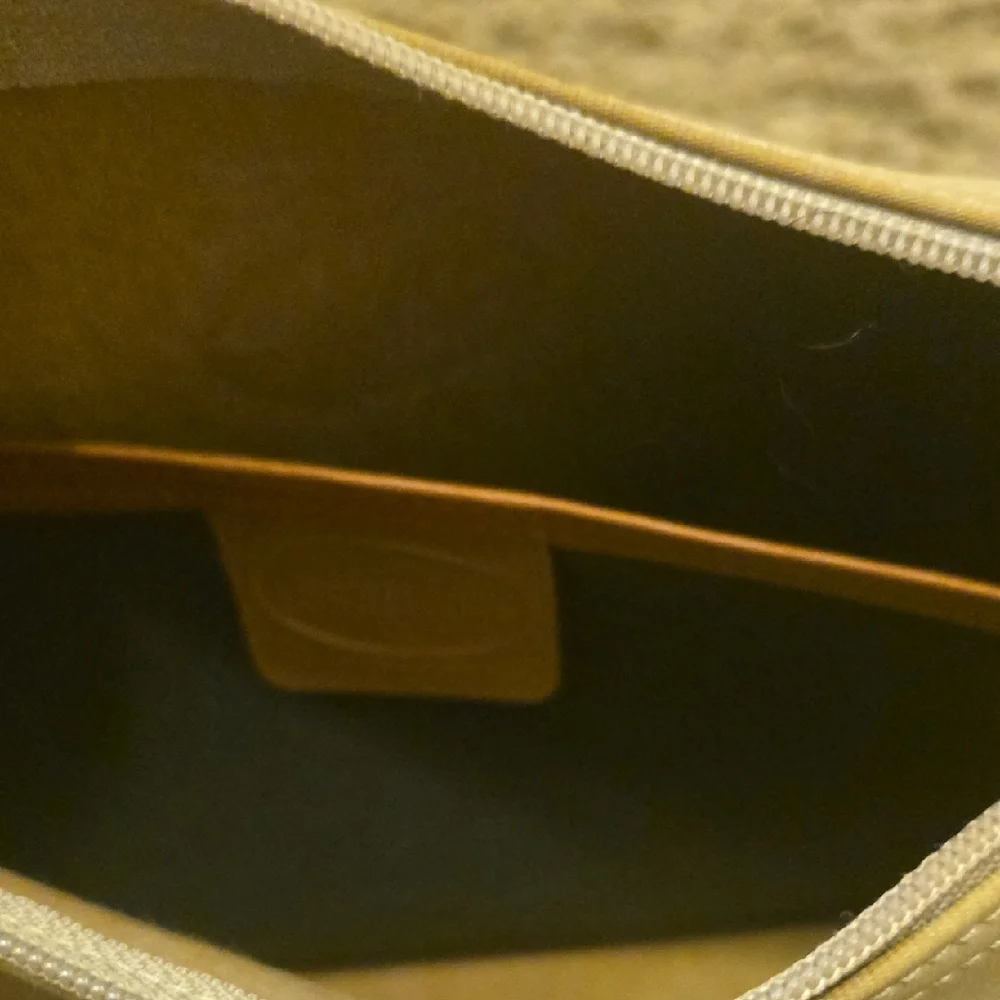 Elegant Longchamp Tan Shoulder Bag - Picture 10 of 15